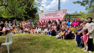 Miniklerden Anneler Günü kutlaması