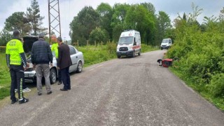 Motosiklet ile otomobil kafa kafaya çarpıştı