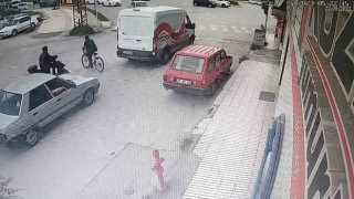 Motosiklet ve bisiklet sürücüsü ölümden döndü