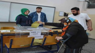 Nazire Teyze oyunu kullanacağı okula özel araçla götürüldü: Taksi tutmaya param yoktu