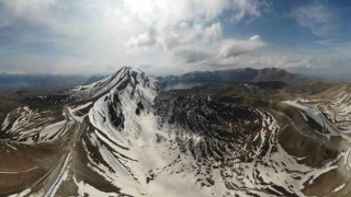 Nemrut Kalderası ilkbaharla birlikte görsel şölen sunuyor