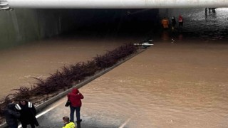 Nevşehirde sağanak yağış trafiği olumsuz etkiledi
