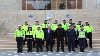Niğdede, motosiklet sürücülerine reflektörlü yelek dağıtıldı
