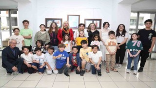 Nilüferde küçüklerden mesaj dolu çizgiler