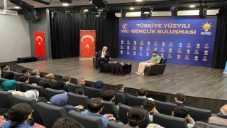 Numan Kurtulmuş: “Siyasette gençlerin önünü açan bir iktidarız”