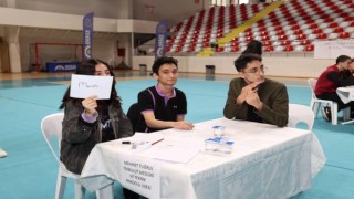 Öğrenciler bilgi yarışmasında ter döktü