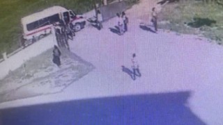Öğrencilerin servisine binen yaşlı adam minibüsün altında can verdi