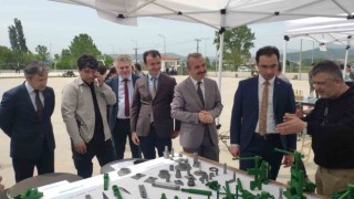 Öğretmen ve öğrenciler ürünlerini sergiledi