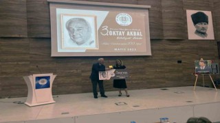 Oktay Akbal Edebiyat ödülleri verildi