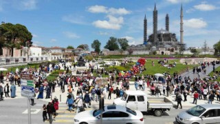 On binler Kakava Hıdırellez Şenlikleri için Edirneye akın etti, adım atacak yer kalmadı