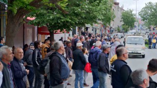 Onlarca kişi yangını film izler gibi izledi, sosyal medyadan canlı yayın yaptı