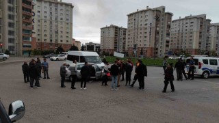 Otomobil ile yolcu minibüsü çarpıştı: 1 yaralı