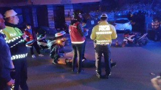 Otomobille çarpışan motosikletli kurye yaralandı