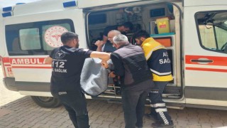 Oy kullanmak için ambulansla sandık başına geldi