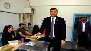 Oyunu kullanan Baki Ersoy: “Açık ara farkla Recep Tayyip Erdoğan kazanacaktır diye umut ediyorum”