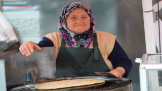 (Özel) 40 yıl önce geçtiği tezgahın başında şimdi siparişlere yetişemiyor