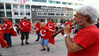 Özel gençlere davullu zurnalı asker uğurlaması