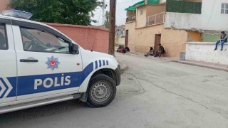 Para istediler, vermeyince bıçakladılar