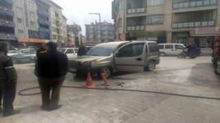 Park halindeki hafif ticari araçta yangın