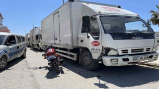 Park halindeki kamyonete çarptı