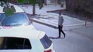 Pişkin hırsız herkesin gözü önünde kargo aracındaki paketleri çaldı