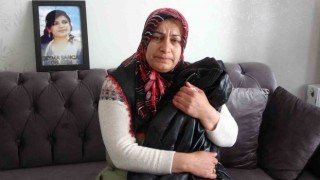 PKK tarafından kaçırılan kızının kıyafetine sarılarak ‘Anneler Gününü kutladı