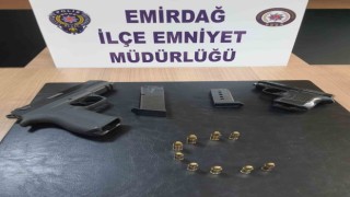 Polis kahvehanede yaptığı aramada 2 ruhsatsız tabanca ele geçirdi