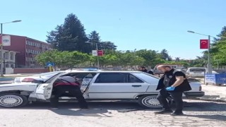 Polislerin kovaladığı şahısların üzerinden silah ve uyuşturucu çıktı