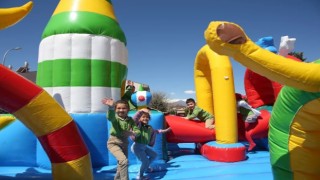 Polislerle Macera Adası projesiyle okullar balon park ile neşeleniyor
