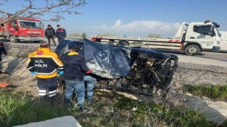 Refüje girip 50 metre sürüklenen otomobilde 1 kişi öldü, 3 kişi yaralandı