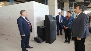 Rektör Altun, ERÜ Acil Ek Binasının Birinci Etap İnşaatında İncelemelerde Bulundu