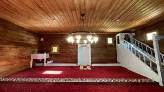 Restorasyonu tamamlanan 698 yıllık camide eller semaya açıldı