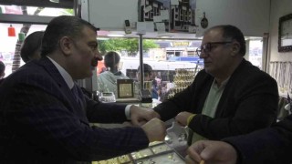 Sağlık Bakanı Fahrettin Koca, Sultangazide vatandaşlar buluşup sohbet etti