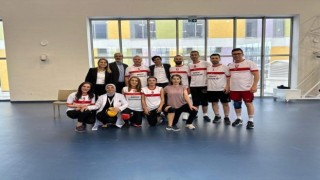 Sağlık çalışanları voleybol turnuvası ile stres attı