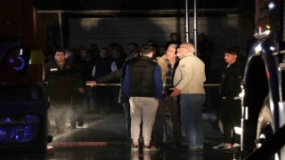 Sakaryada 2 katlı ahşap evde yangın: Alevler geceyi aydınlattı