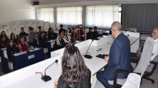 Salihlide öğrencilere “Yerel Yönetimler” dersi
