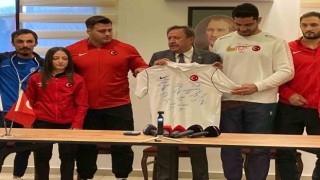 Şampiyon güreşçilerin sıradaki hedefi 2024 Paris Olimpiyatları