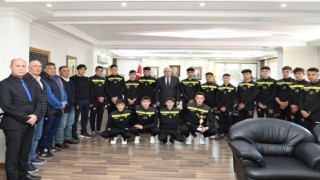 Şampiyonlardan Başkan Pekmezciye ziyaret