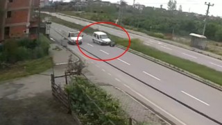 Samsunda aracın çarptığı yaya metrelerce havaya fırlayarak ağır yaralandı