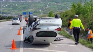 Samsunda otomobile çarpan araç takla attı
