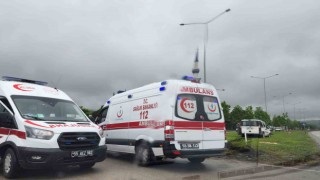 Samsunda otomobile ile hafif ticari araç çarpıştı: 3 yaralı