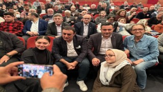 Sanatçı Tuncerden milletvekili adayı oğluna destek