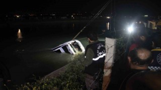 Şanlıurfada araç sulama kanalına devrildi: 4 ölü, 2 kayıp, 1 yaralı