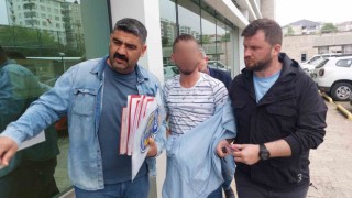 Satırla bir kişiyi yaralayan kasap gözaltına alındı