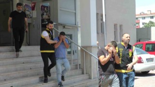Sattıkları aracı yedek anahtarı ile çalan oto fareleri yakalandı
