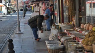 Seçim günü bazı esnaf dükkânını açarken, bazıları da açmamayı tercih etti