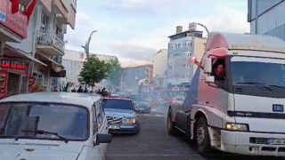 Seçim sonuçlarını tır konvoyuyla kutladılar