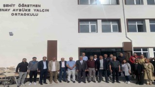 Şehit Öğretmen Şenay Aybüke Yalçın Ortaokulunun öğrencileri okullarına geri döndü