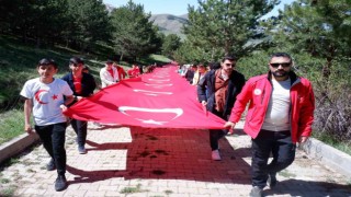 Şehitler için üç bin rakımlı tepeye çıktılar