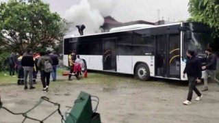Sevkiyata hazır otobüs otoparkta alev aldı